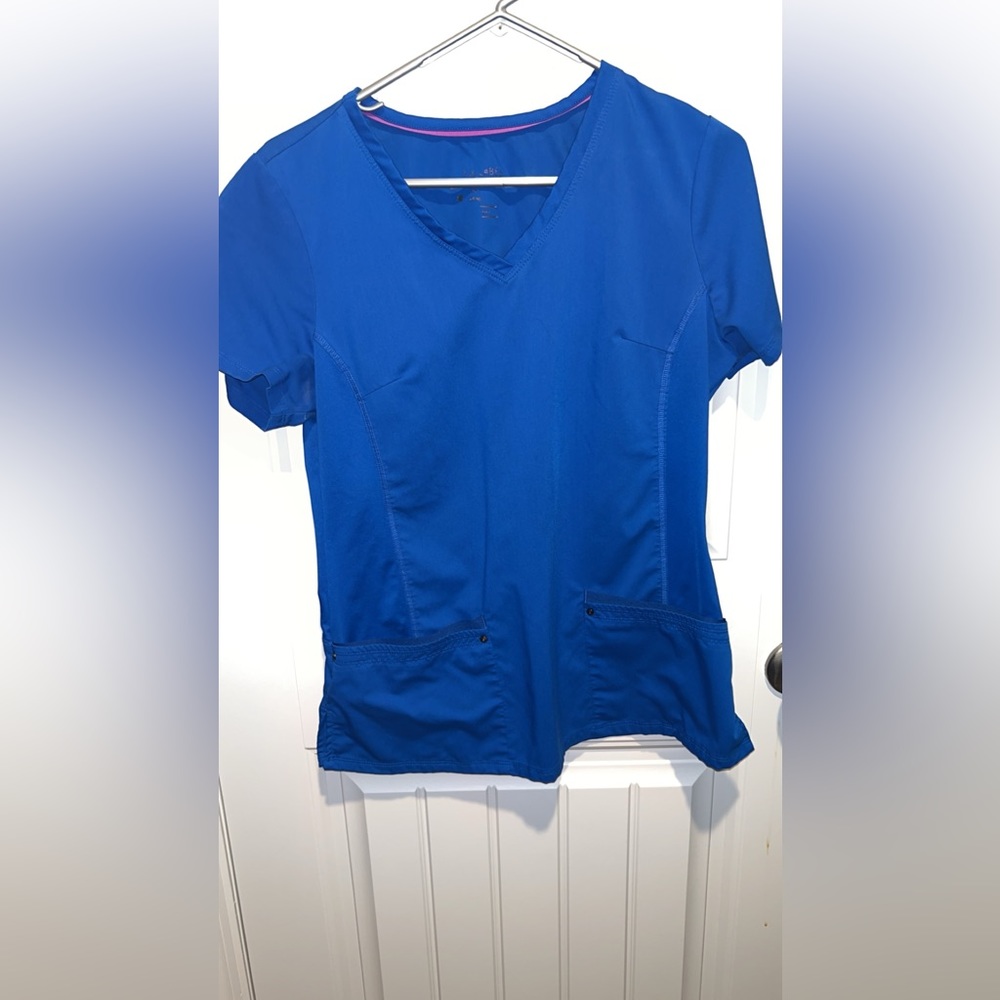 2 Pocket V neck scrub top. Healing Hands purple label. Size large.
